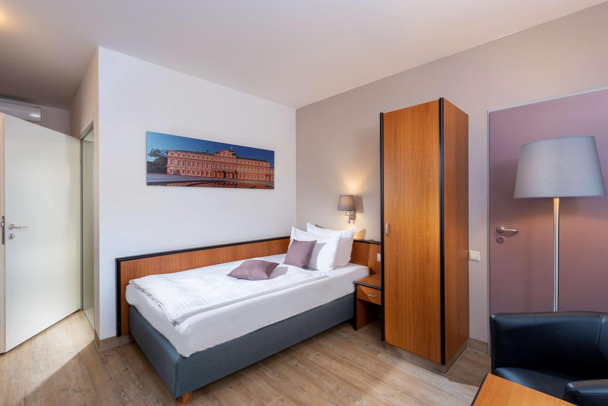 B&B Hotel Rastatt Bagian luar foto