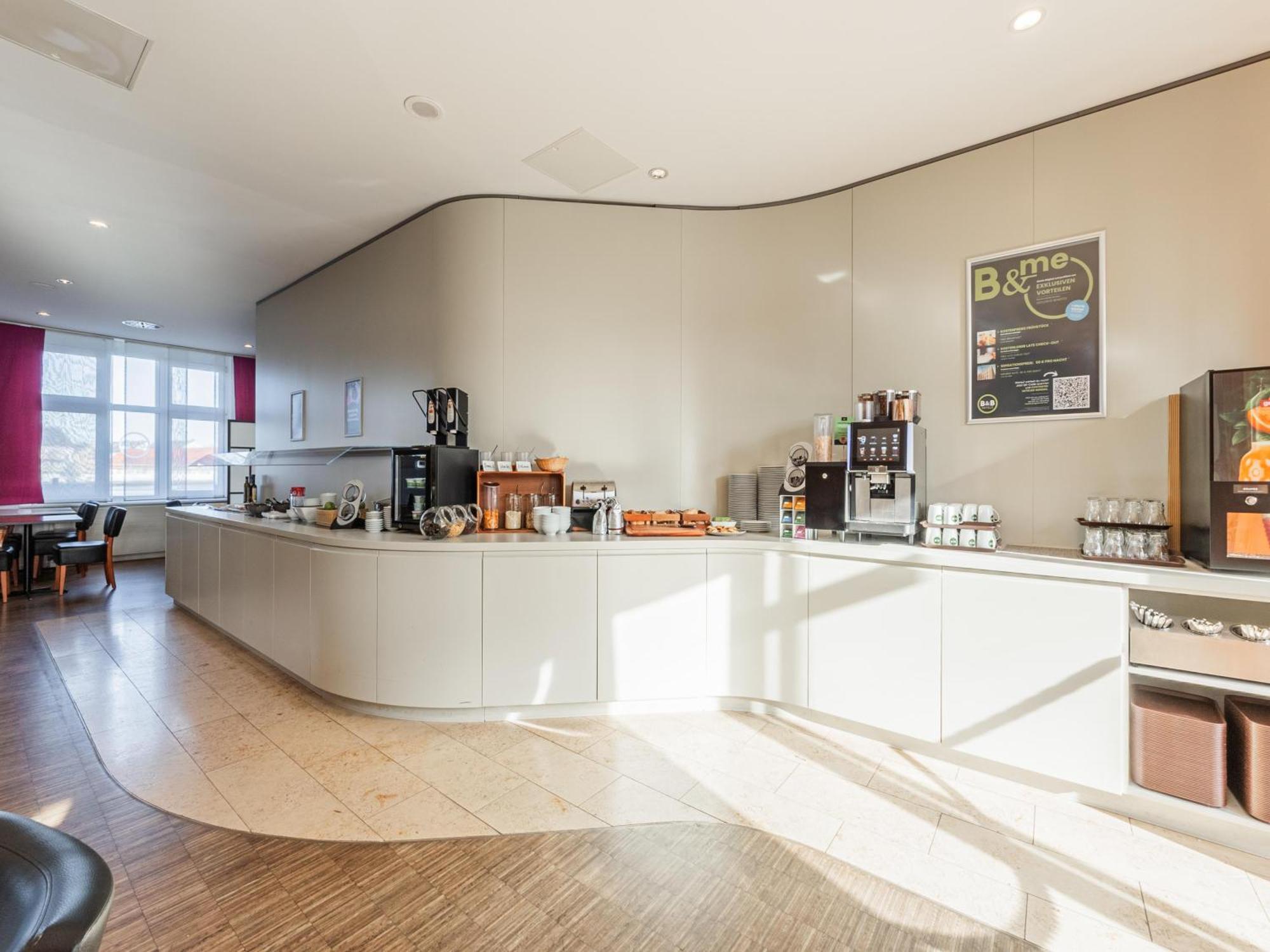 B&B Hotel Rastatt Bagian luar foto