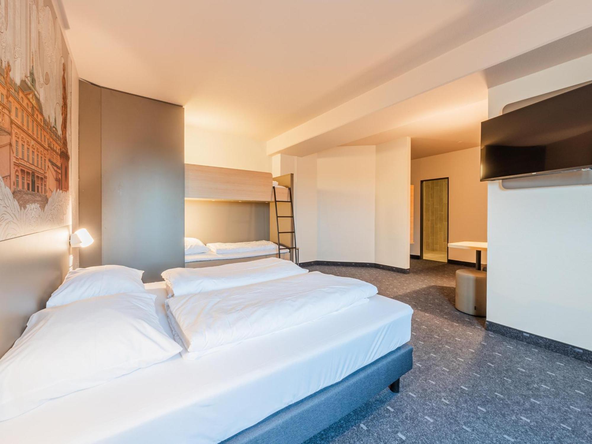 B&B Hotel Rastatt Bagian luar foto